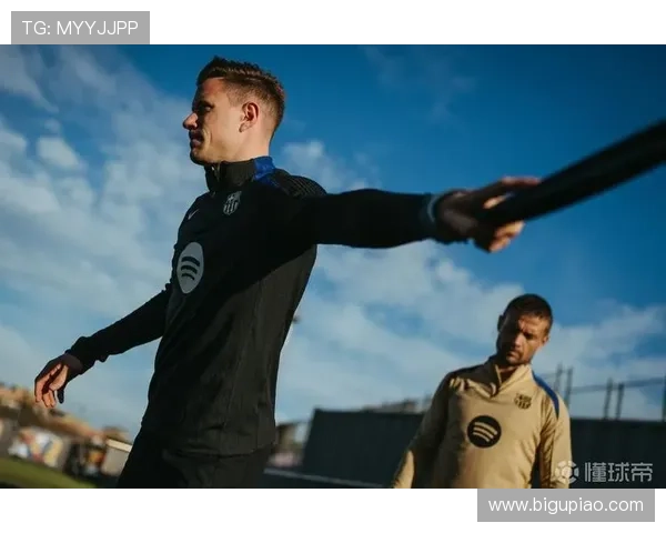 特尔施特根右膝髌健完全断裂,巴萨众将送祝福:我们与你同在 特尔施特根右膝髌健完全断裂,巴萨众将送祝福:我们与你同在